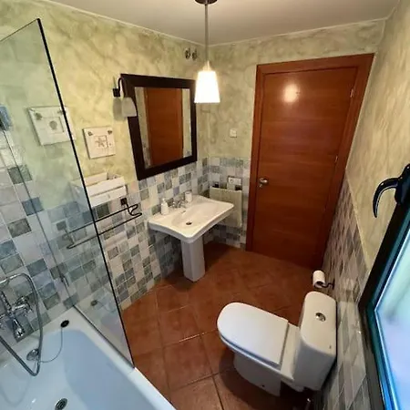 Casa Unifamiliar Con Piscina. *
